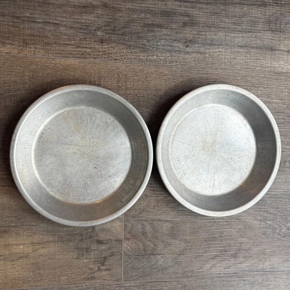 Vintage Wear-Ever Aluminum Pie Pans Set of 2 No 283 1/2 Silver 9 In. Made in USA